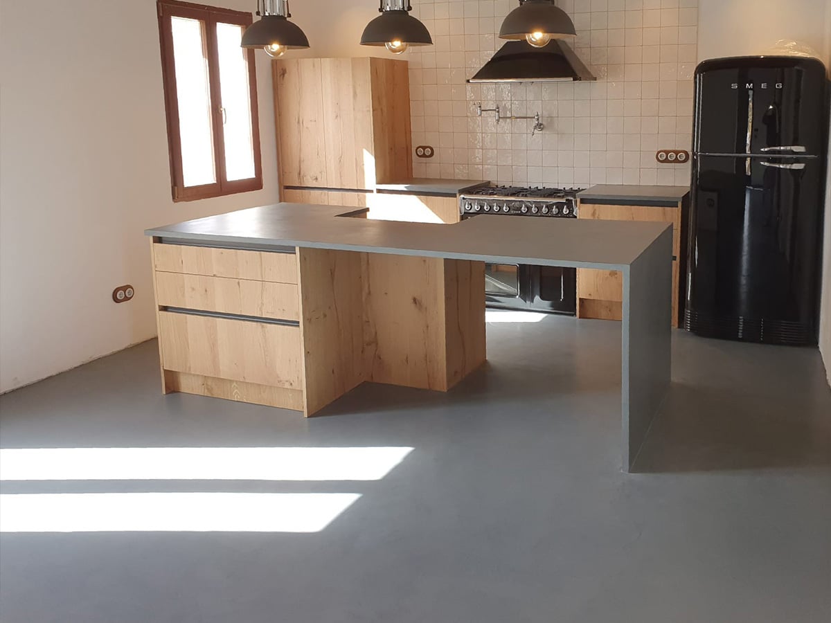 cocina encimera de microcemento