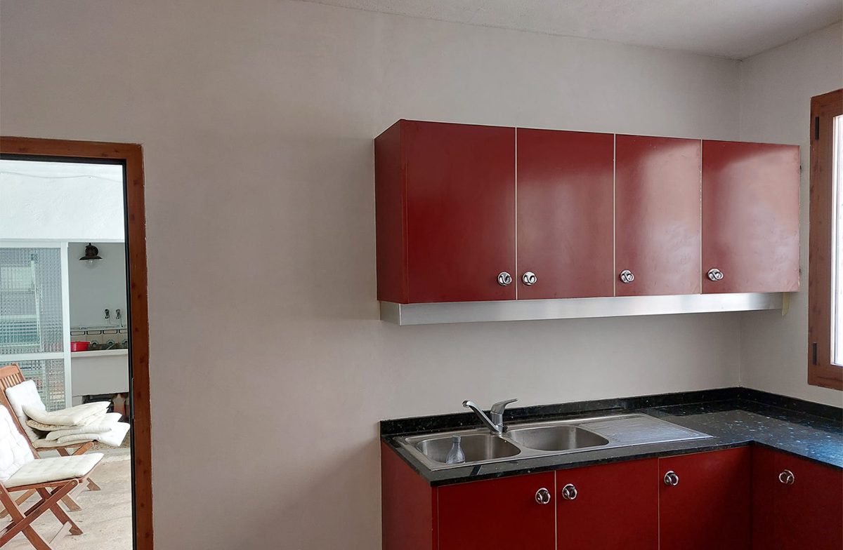 pared cocina microcemento despues