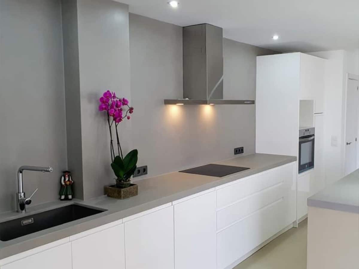 pared cocina microcemento